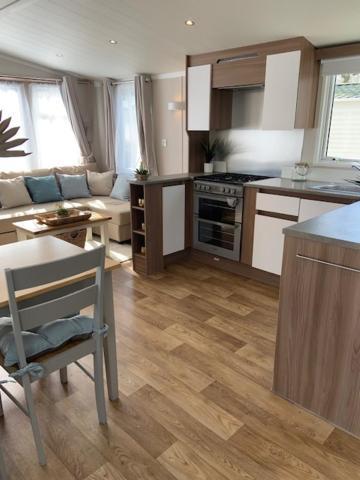 Cosy, Coastal Themed Holiday Home, Rockley Park, Poole, Dorset Екстериор снимка