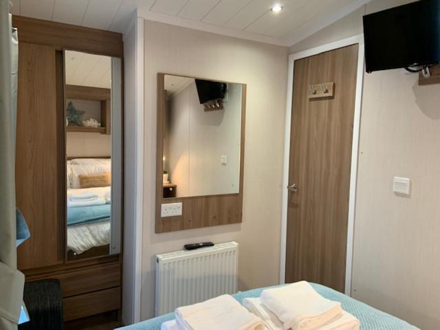 Cosy, Coastal Themed Holiday Home, Rockley Park, Poole, Dorset Екстериор снимка