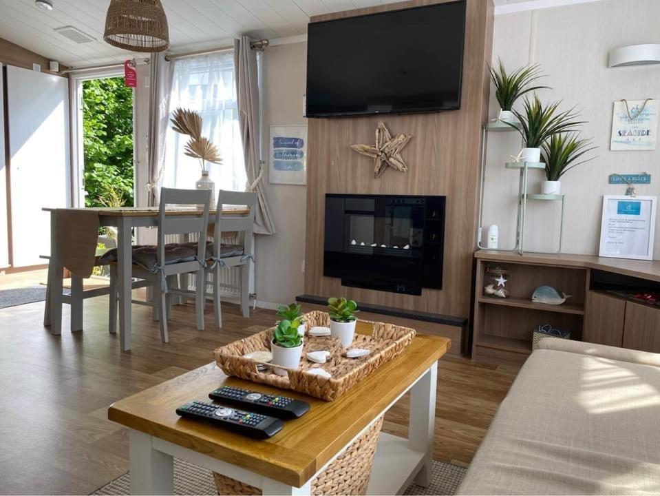 Cosy, Coastal Themed Holiday Home, Rockley Park, Poole, Dorset Екстериор снимка