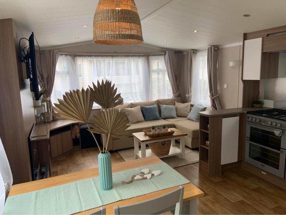 Cosy, Coastal Themed Holiday Home, Rockley Park, Poole, Dorset Екстериор снимка