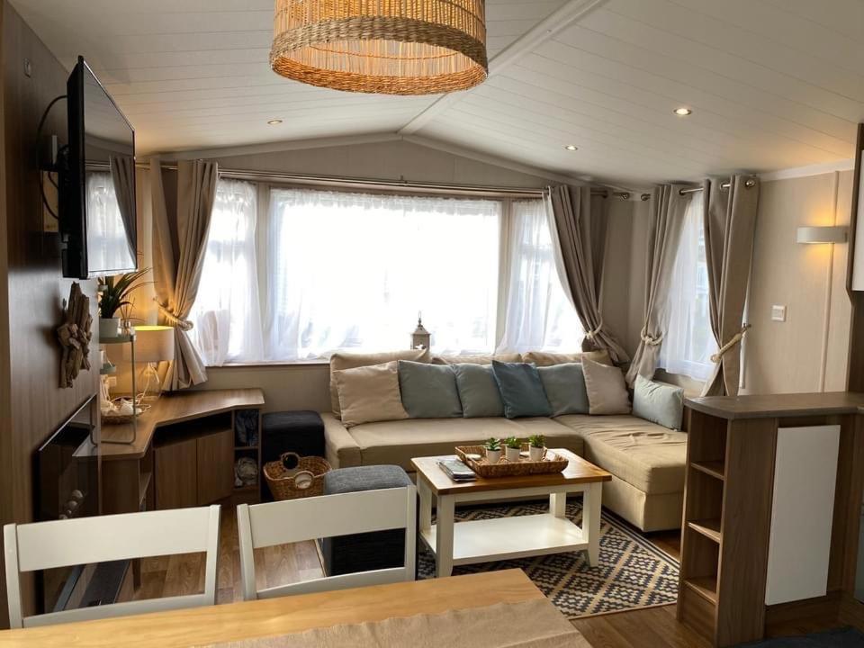 Cosy, Coastal Themed Holiday Home, Rockley Park, Poole, Dorset Екстериор снимка